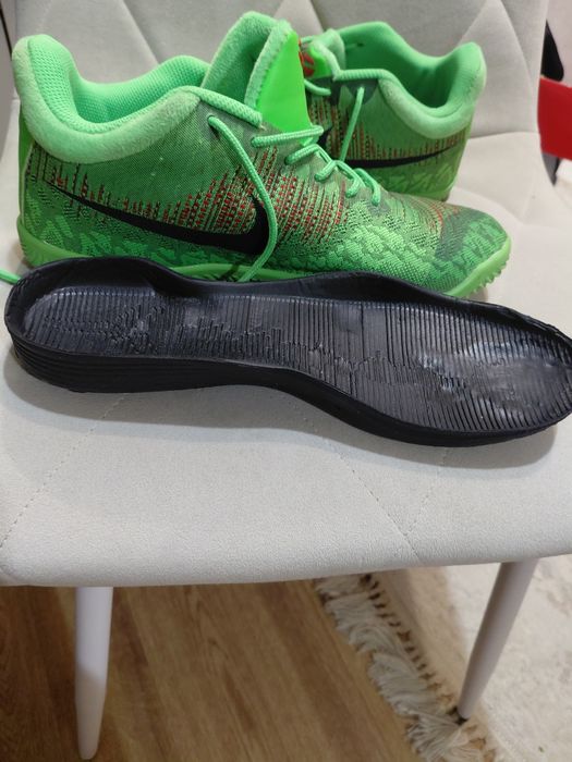 Продам кроссовки Nike