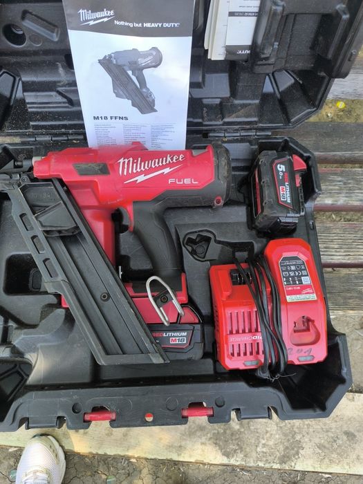 Pistol pentru cuie Milwaukee M18 FFNS 502C
