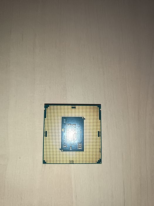 Vand procesor i3 7100