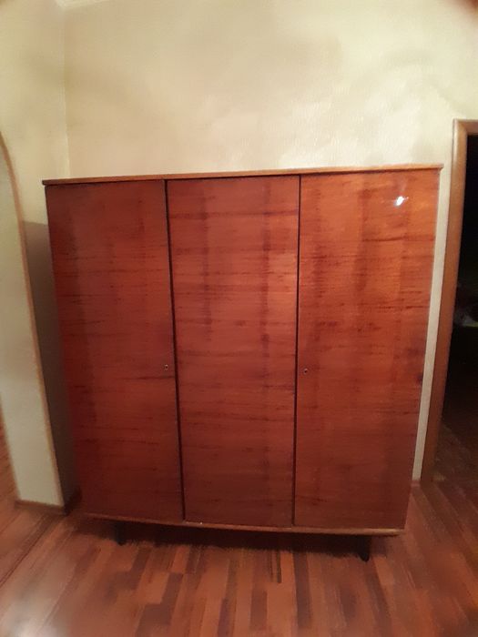 Продам срочно шифонер