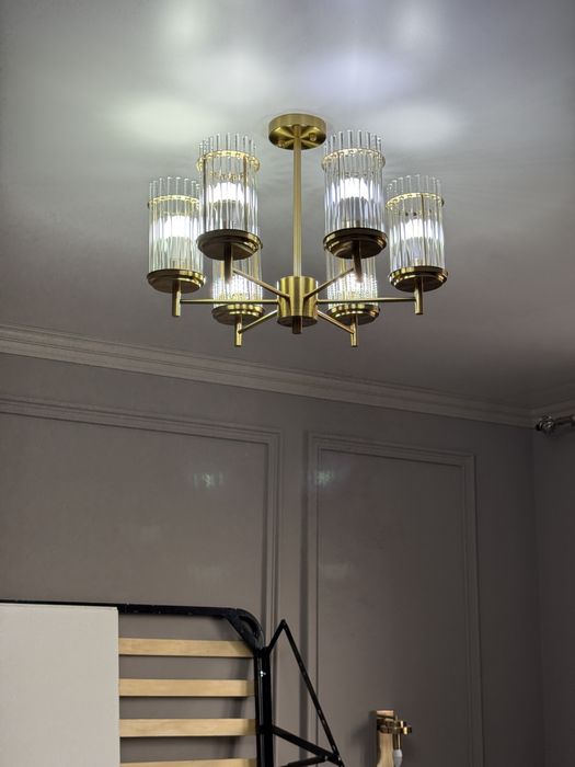 Продам люстру  6 рожковую