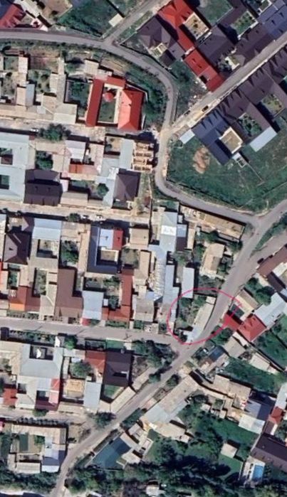 Уч кахрамон Парвозда срочна 3 сотих ер сотилади