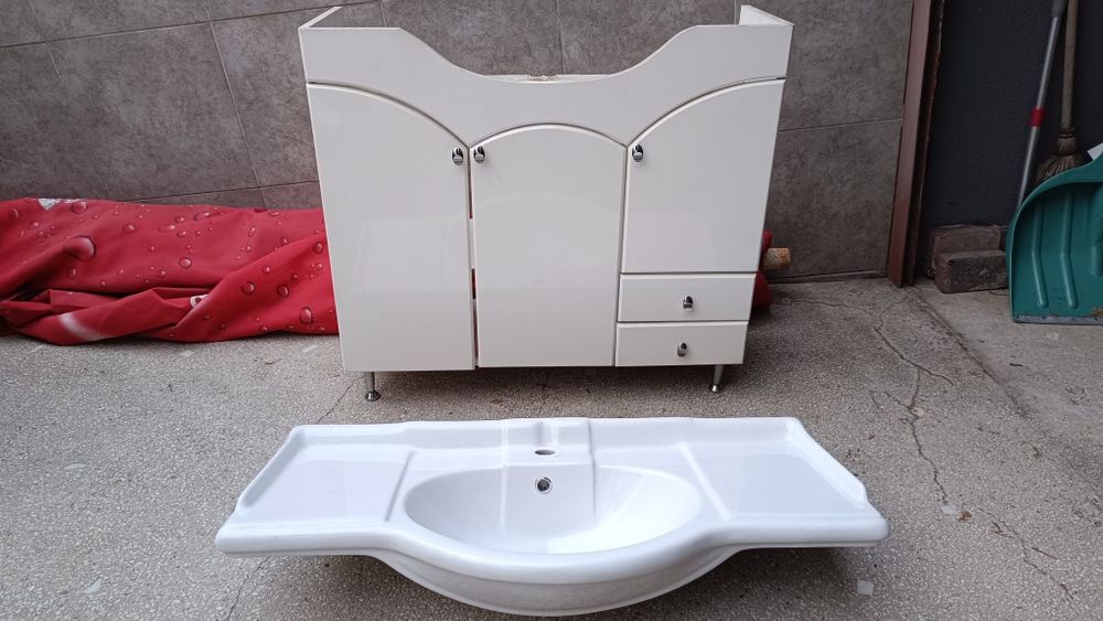 Шкаф и мивка за баня  97 см.