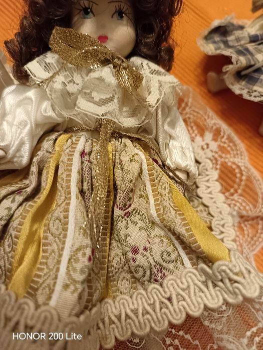 Șapte fete cucuiete frumușele și cochete