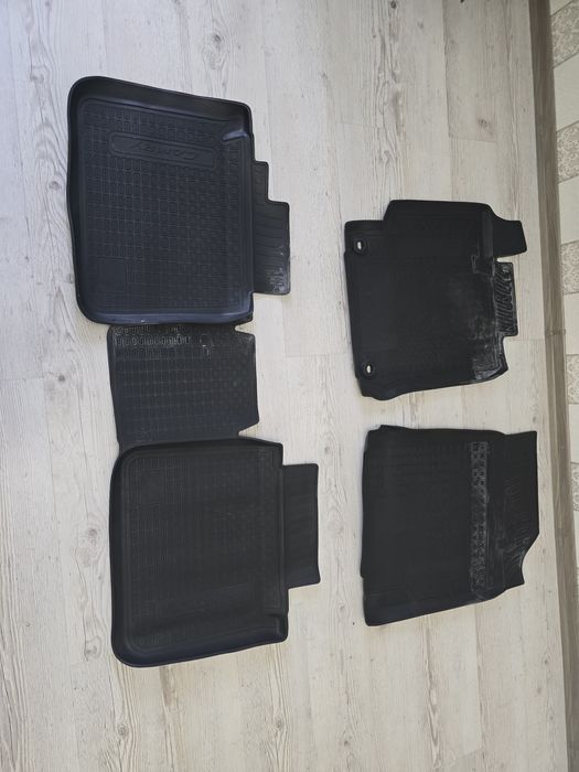 Продам коврики резиновые камри 50-55