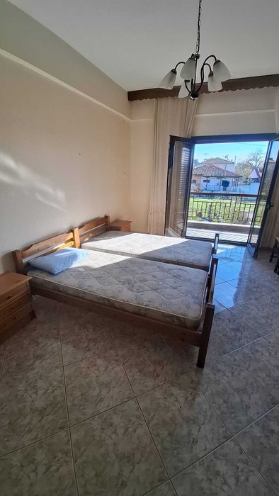 Продава триетажна къща 250 м2 и двор 400 м2 в Аспровалта, Гърция