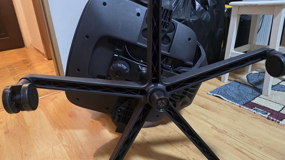 Scaun rotativ de birou, la cutie,  impecabil!