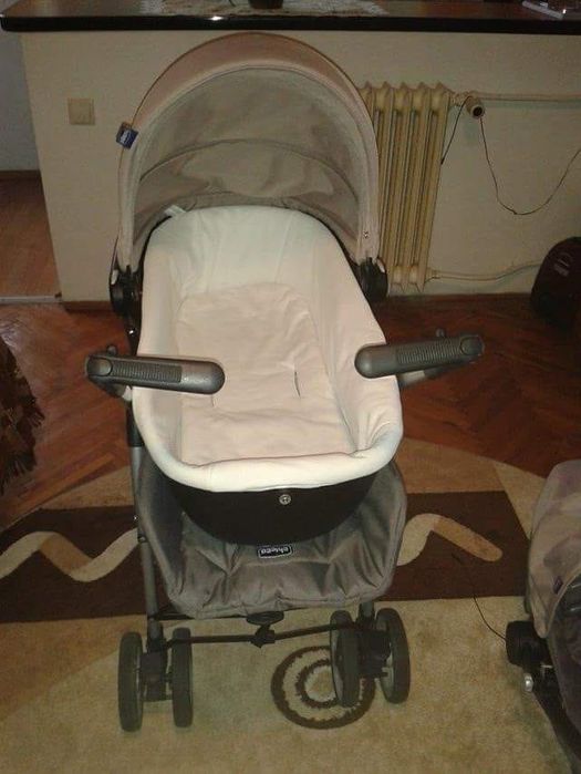 Vand cărucior chicco