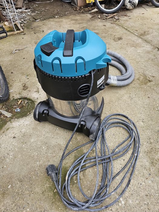 Aspirator makita VC2012L