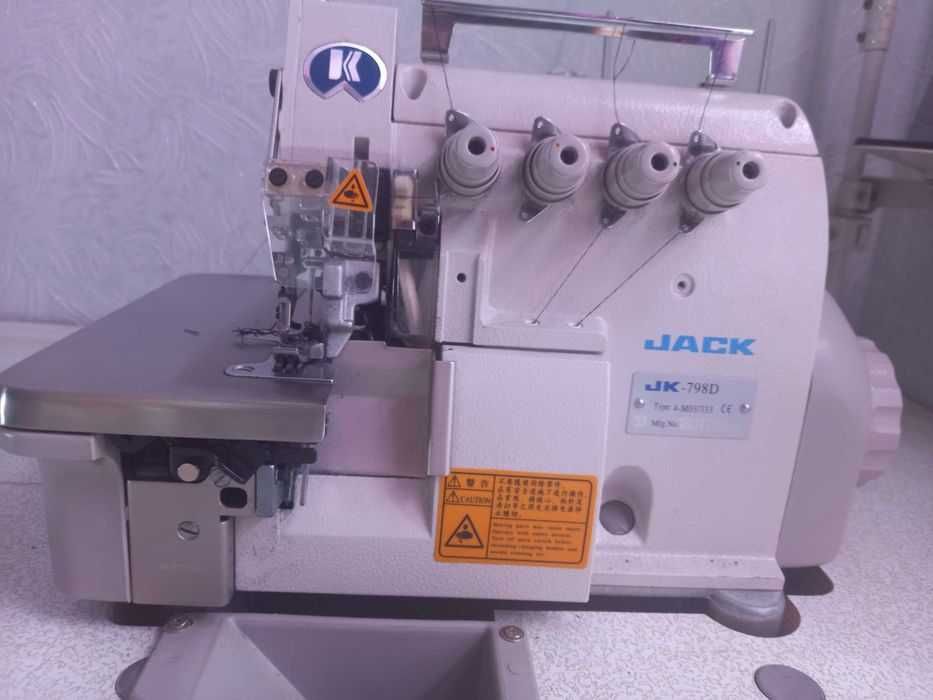 Промышленный оверлок Jack JK-798D