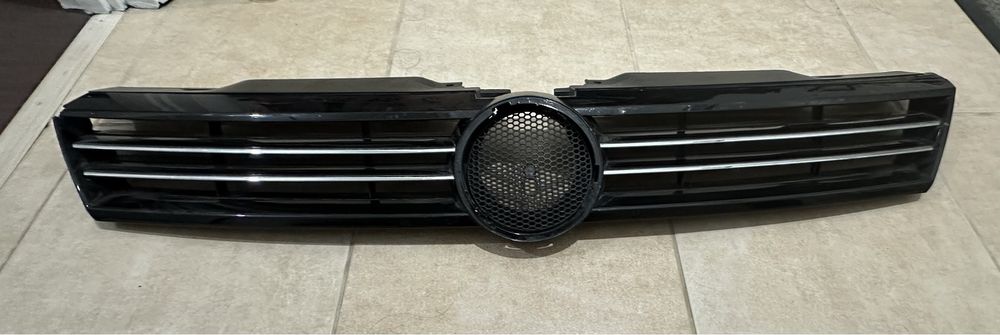 Решетка фольксваген Jetta б/у