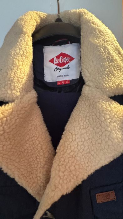 Vând geacă originală Lee Cooper