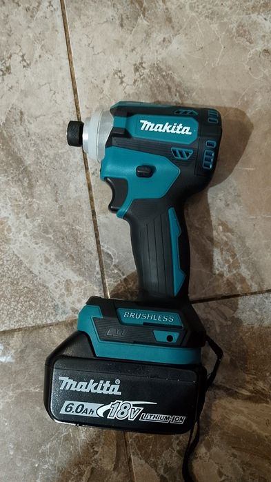 Impact Makita DTD171 cu baterie 6A