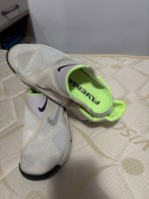 Nike GO FlyEase Phantom Ghost Green