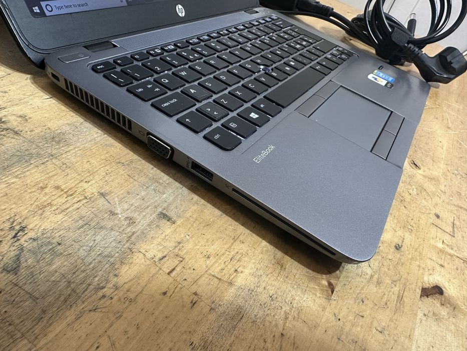 Hp 820 de culoare negru