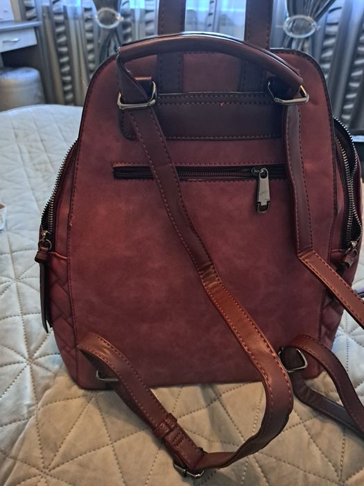 Дамска раница в цвят бордо