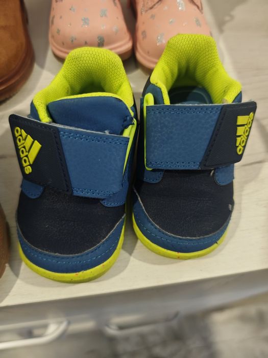 Подарявам обувки за дете