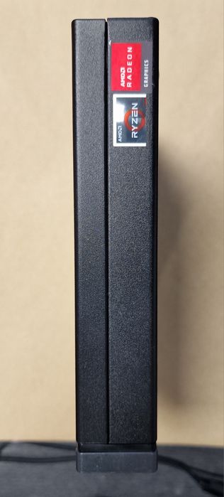 Mini PC Lenovo Ryzen 5 cu 16 GB DDR4 NVME Wi-Fi