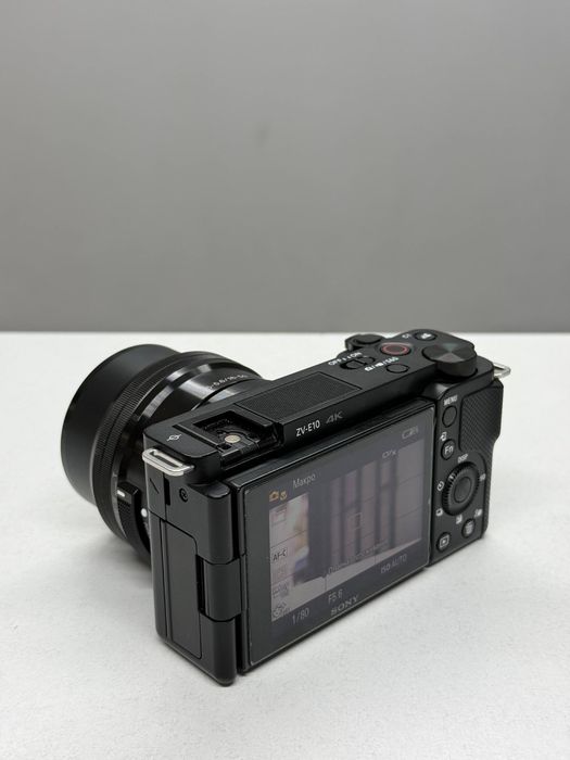 Sony ZV-E10.
