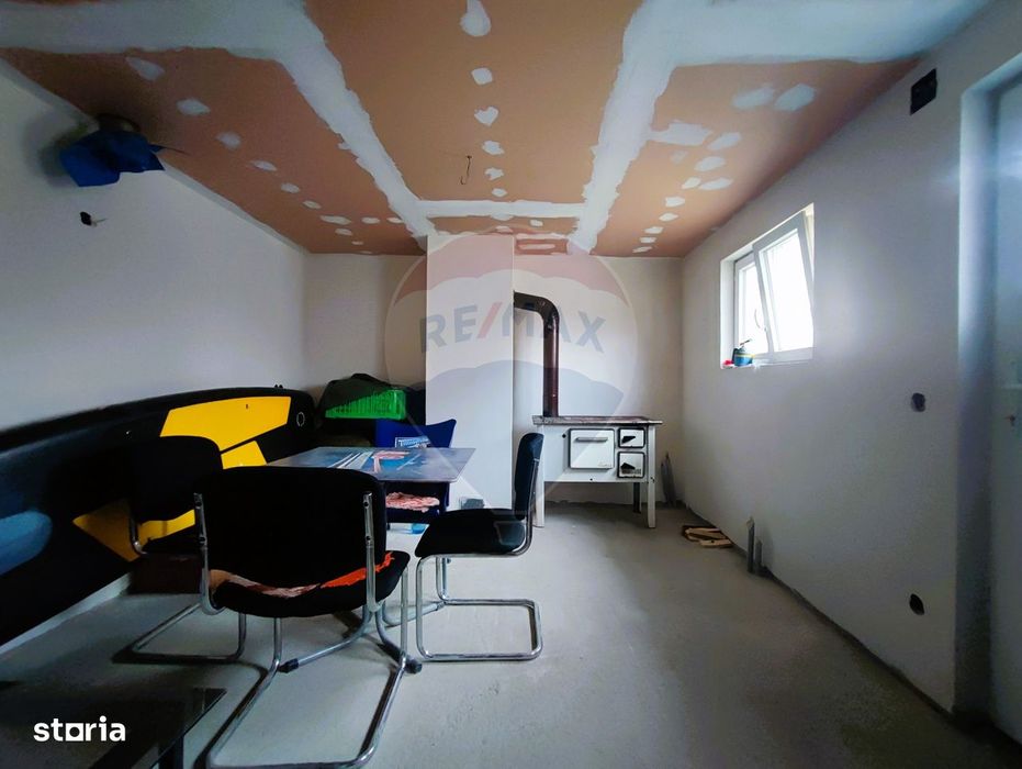 Casă / Vilă cu 3 camere de vânzare în zona Sud