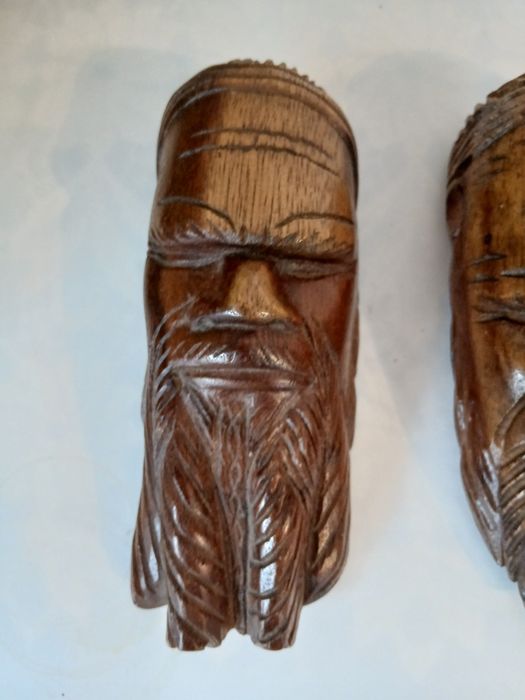 Vand doua sculpturi din lemn,vintage.