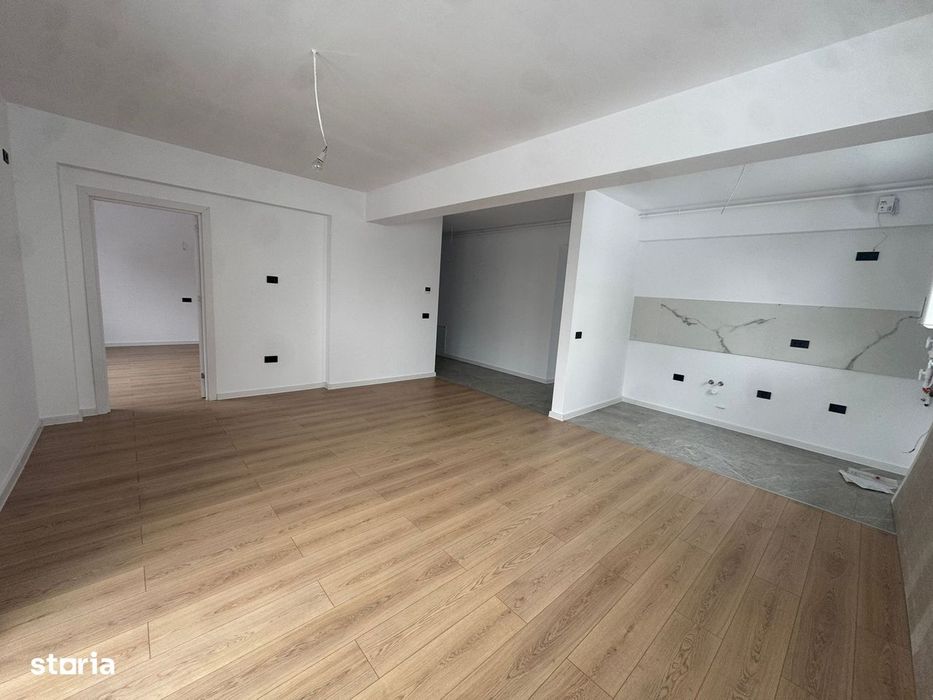Apartament 3 camere cu balcon si curte/ loc de parcare/ statie STB