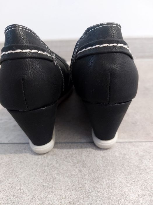 Дамски обувки ,на платформа,39 номер