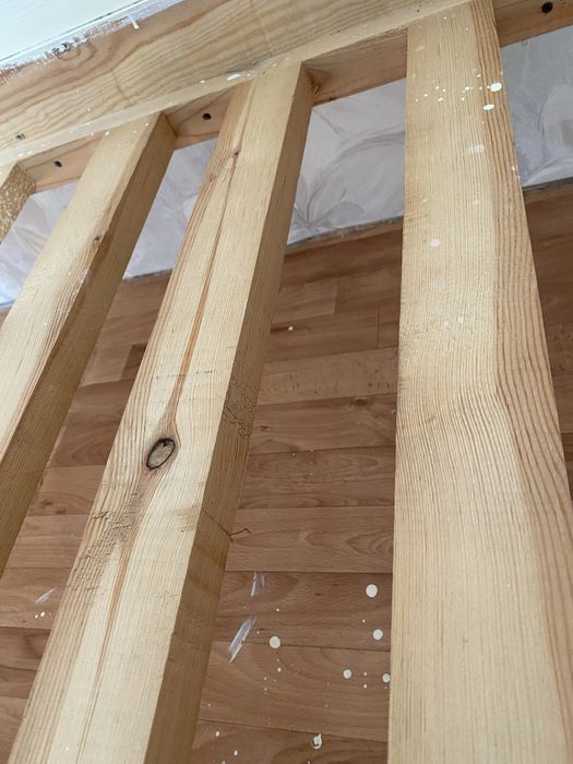 Кровать деревянная