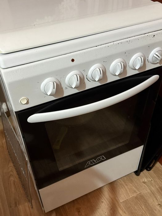 Продам газ плиту AVA