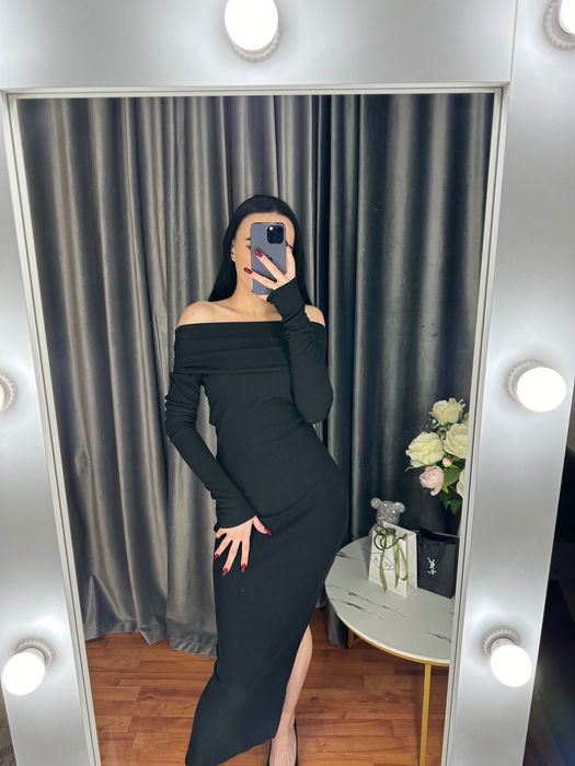 Платье спущенные плечи /НОВОЕ