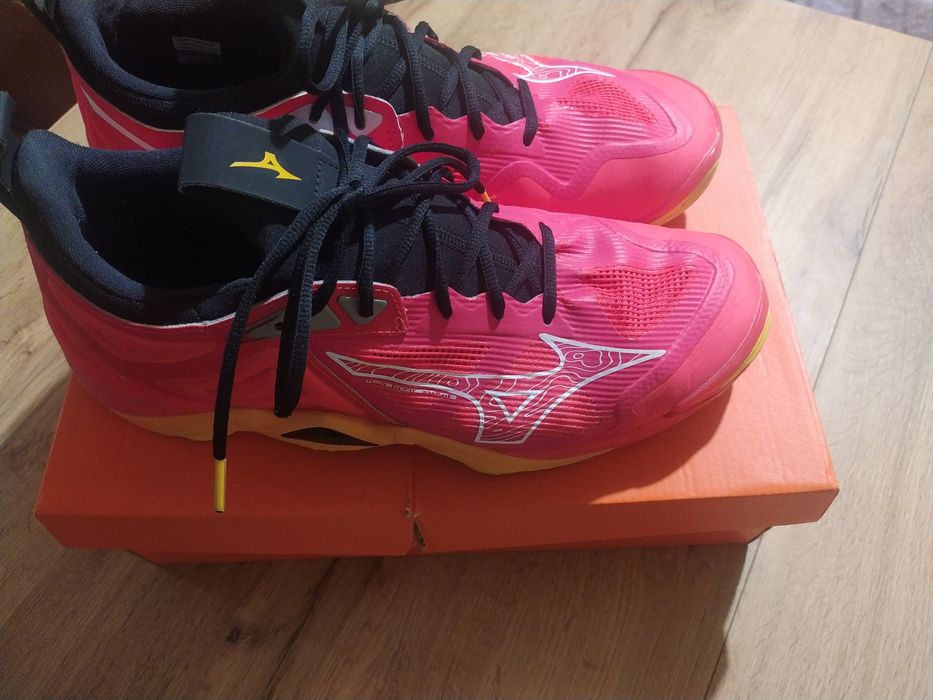 Спортни обувки .