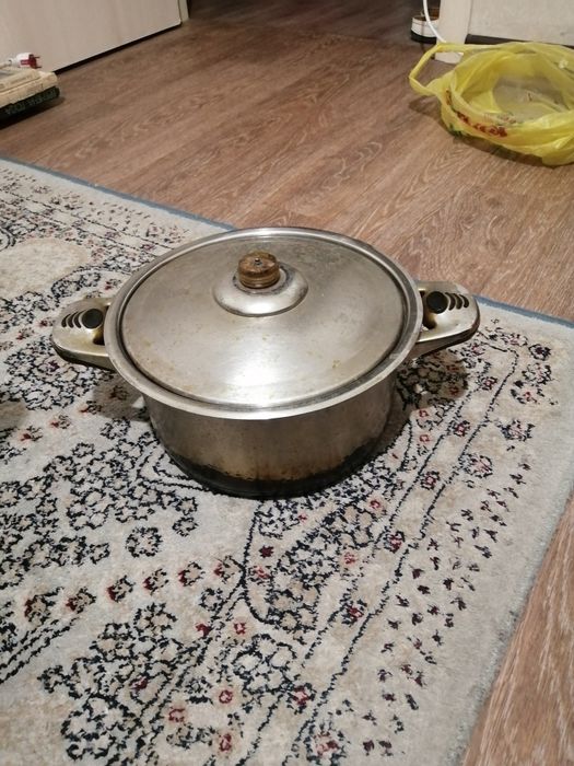 Кастрюля металлическая продам