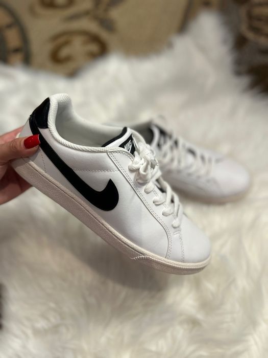 Vând Adidași Nike 40.5