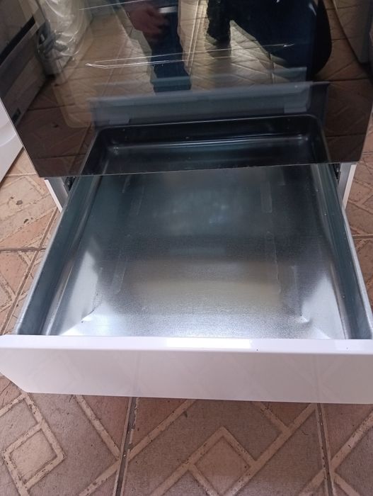 Тясна 50 см печка с керамичен плот Gorenje  с две години Гаранция!