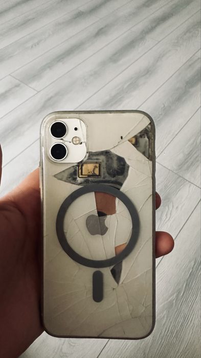 Iphone 11      64gb.