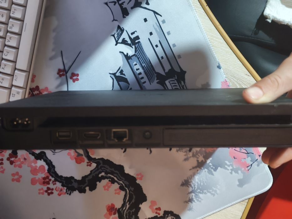 Продам ps4 в хорошем состоянии