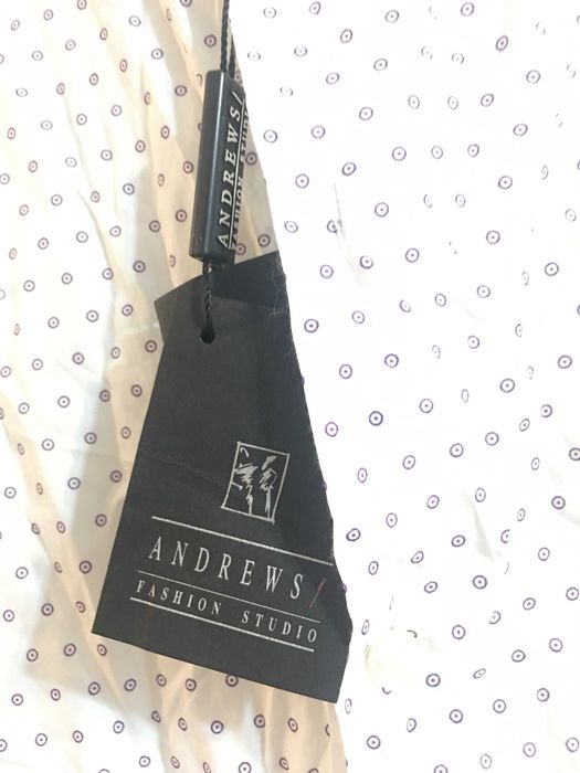 Риза Andrews 100 % памук, бяла на златни или лилави кръгчета,L (41-42)