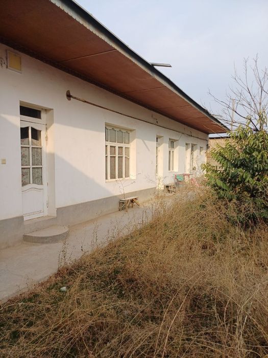 Srochna hovli sotiladi