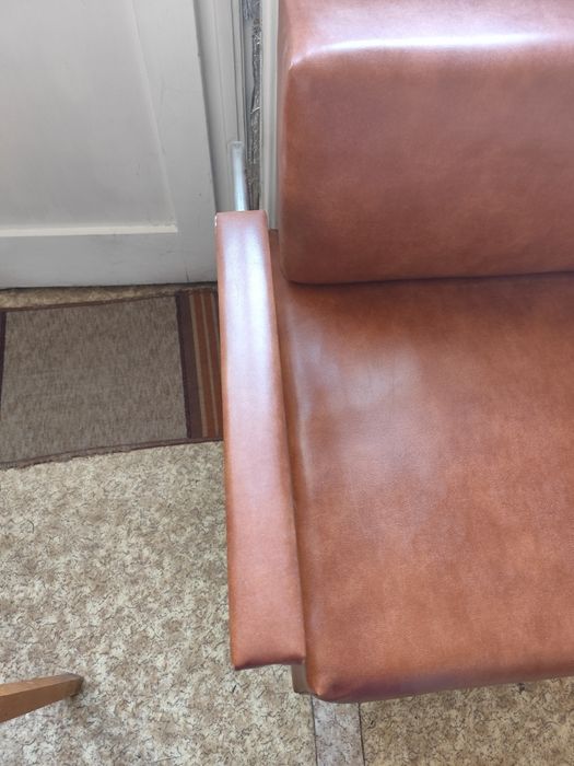 Диван двуместен винил, скрин и tv шкаф