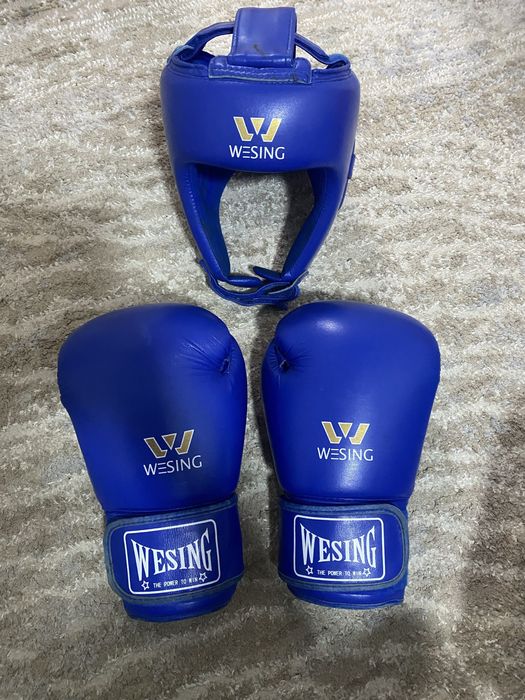 Продам шлем,перчатки wesing