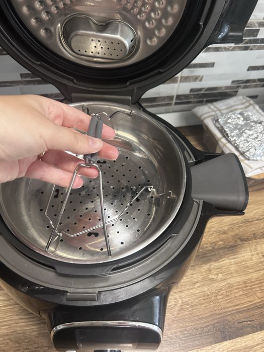 Multicooker Tefal cu accesoriu extra crisp