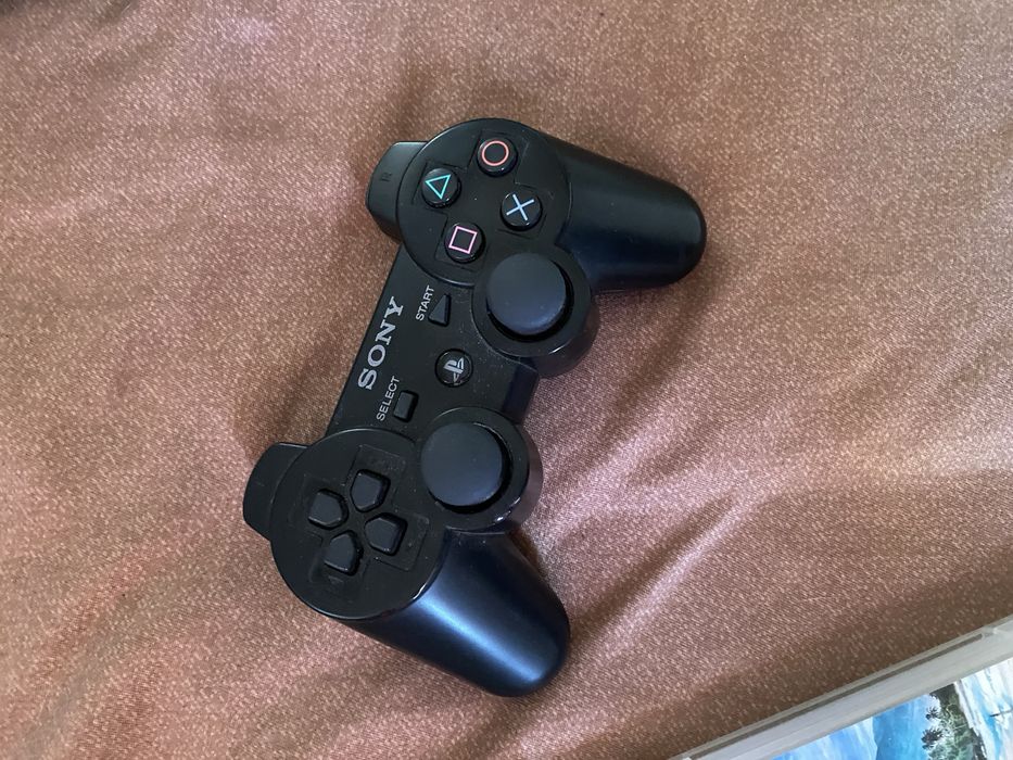 PS3 с играми и двумя джойстиками