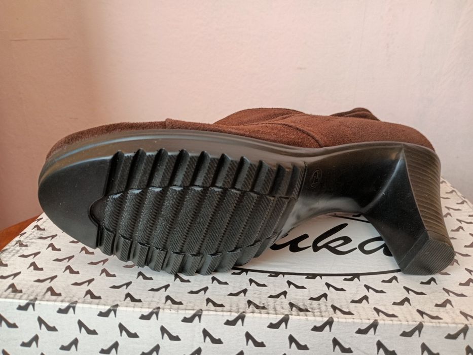 Нови!№39 Кафяви Боти Ест ми
15 €
29,34 лв