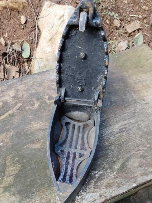 Старинна ютия на жар