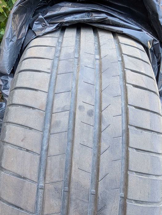 Bridgestone Alenza 235/50/19