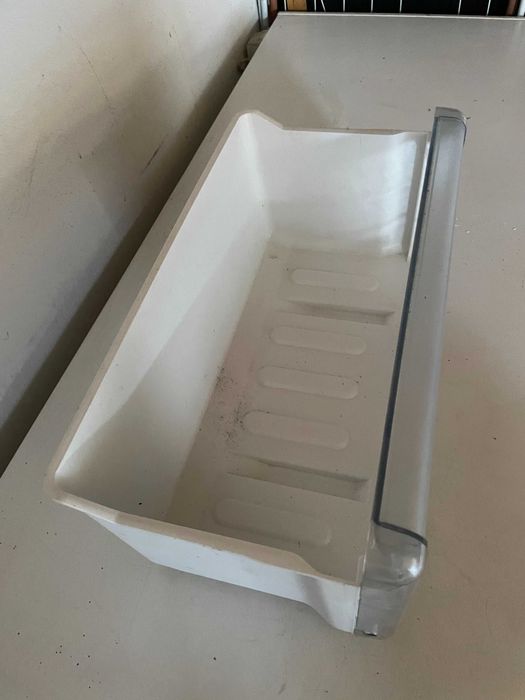 Sertar masina spalat congelator combina frigider Indesit Whirlpool