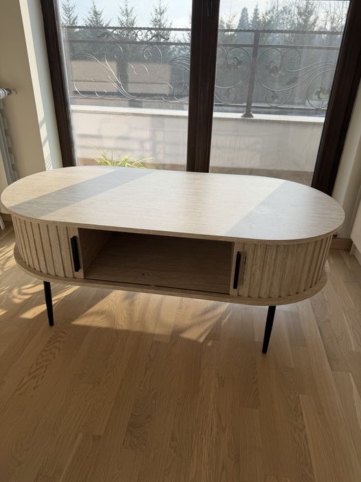 Бежова маса от Камко