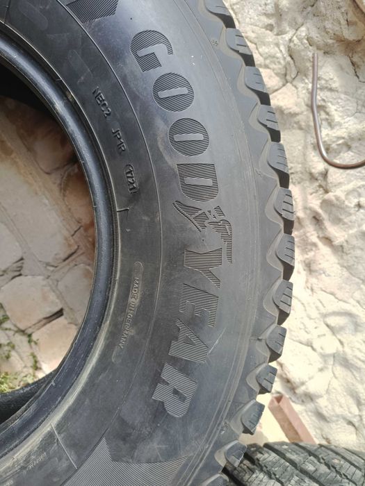 Продам комплект зимней резины Good YEAR