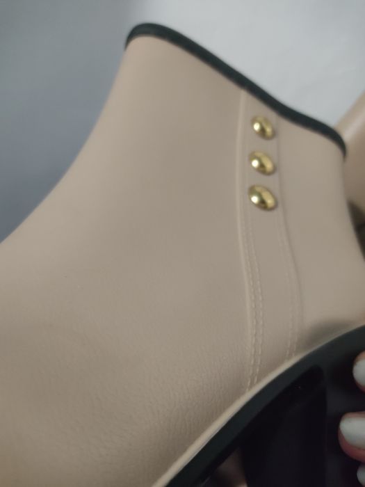 Резиновые полусапожки