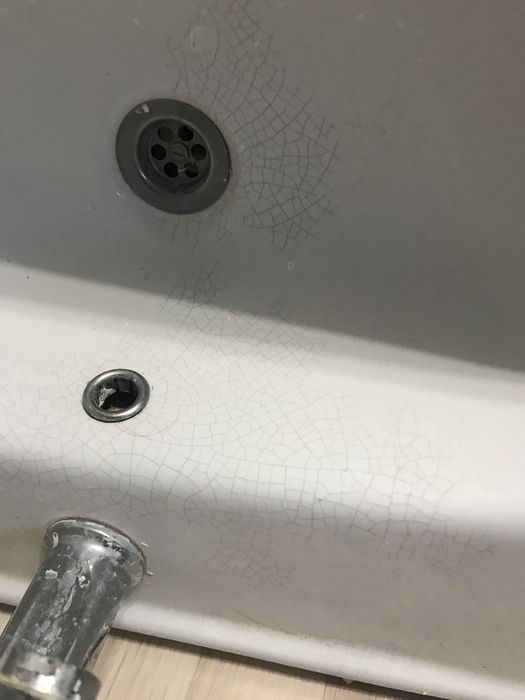 Раковина со смесителем и сифоном